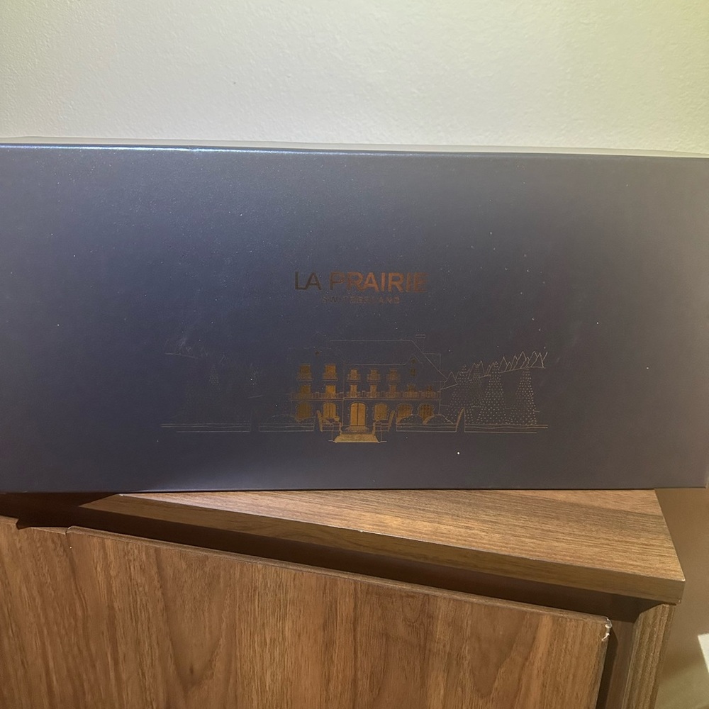 La Prairie 2024 Holiday Model Car